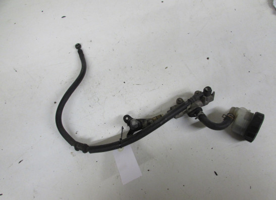 Rempomp achter Suzuki GSX F 600