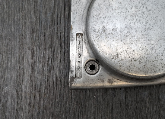 Motorblokdeksel voortandwiel Suzuki Madura 1200