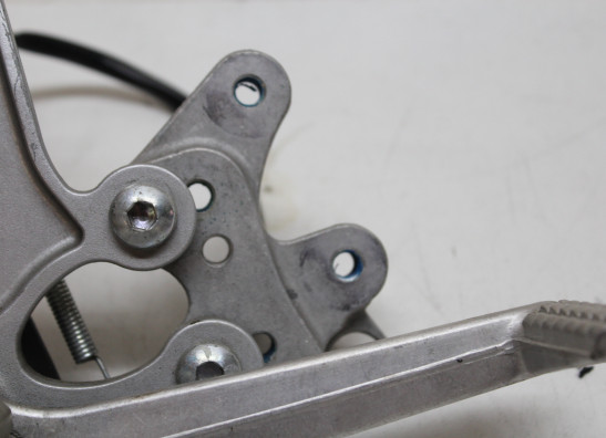 Fussrastetrager vorne rechts Suzuki GSX R 750