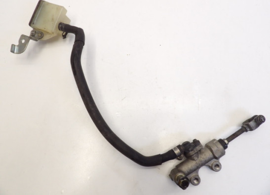 Rempomp achter Suzuki GSX R 750