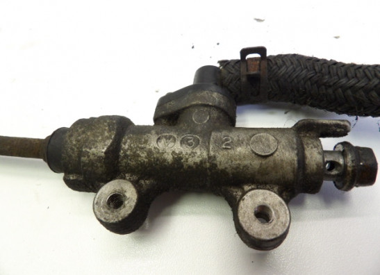 Rempomp achter Honda ST 1100 Pan European