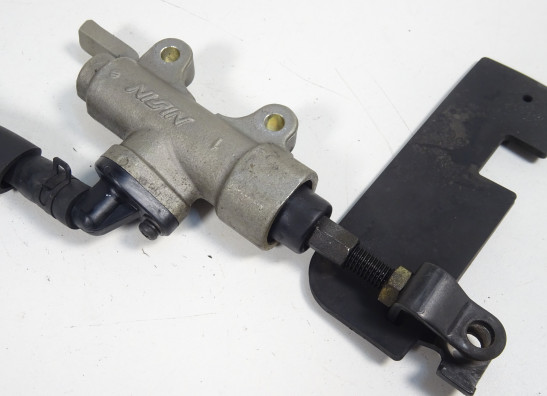 Rempomp achter Honda ST 1300 Pan European