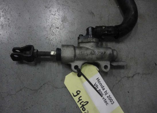 Rempomp achter Honda VFR 800 I