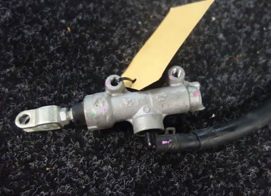 Rempomp achter Kawasaki ER 6