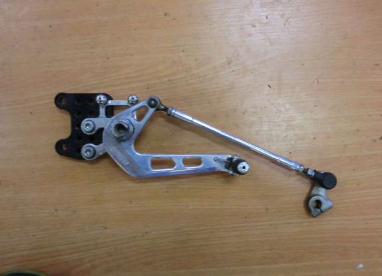 Fussrastetrager vorne links Suzuki GSX R 1000