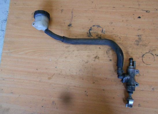 Rempomp achter Honda CBR 1100 XX