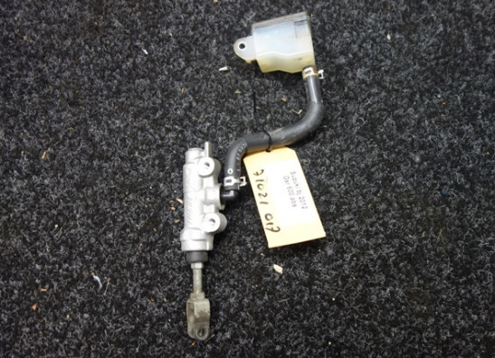 Rear brake master cylinder  Suzuki GSR 600