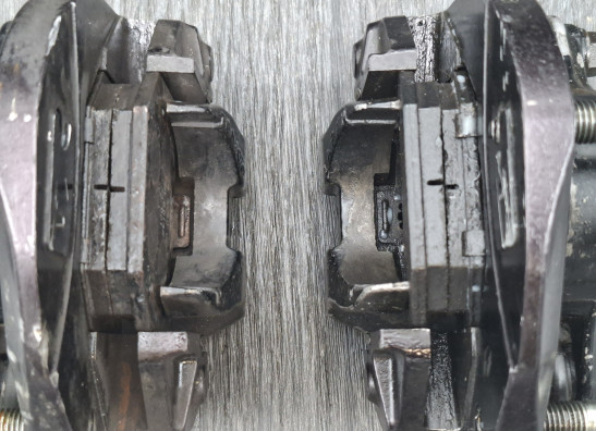 Bremssattel Bremszangen vorne Suzuki Madura 1200