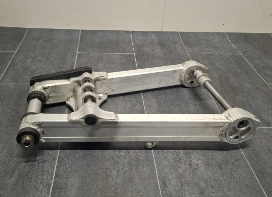 Achterbrug Triumph Trident 900