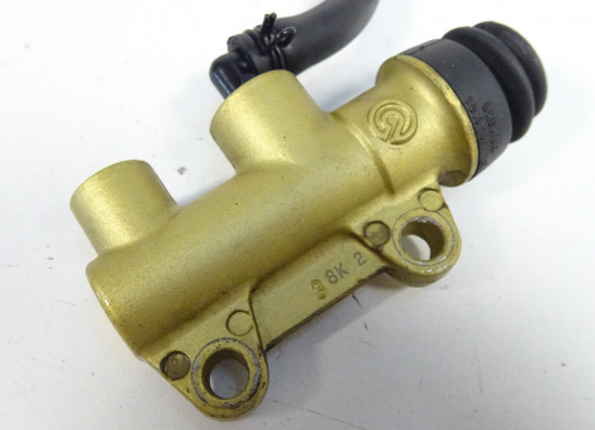 Rempomp achter Ducati ST4