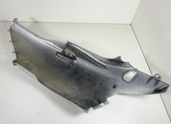 Rechter achterkant Suzuki Burgman 650