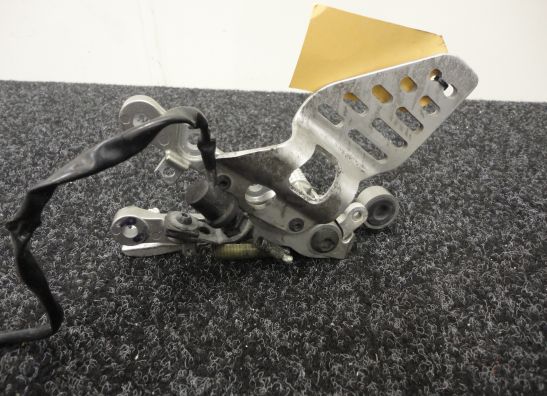 Fussrastetrager vorne rechts Yamaha YZF R6