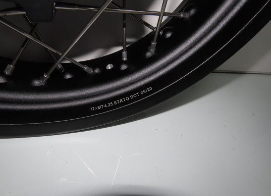 Achterwiel compleet Moto Guzzi V85 TT