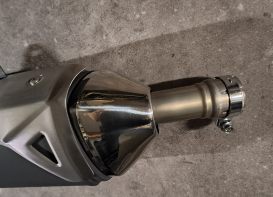 Auspuff Suzuki GSR 750