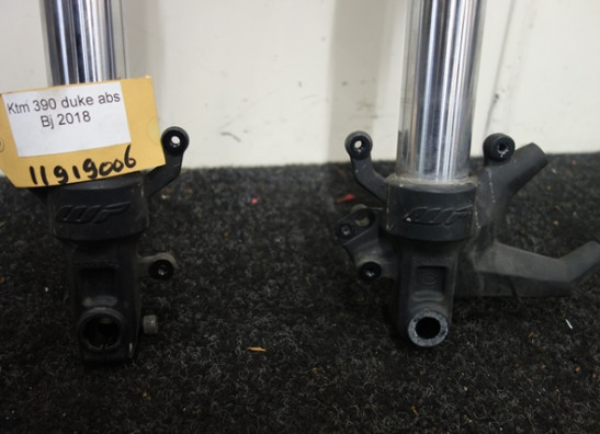 Voorpoten compleet KTM 390 Duke