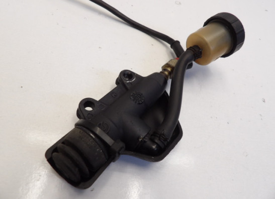 Rempomp achter KTM 640 Duke 2