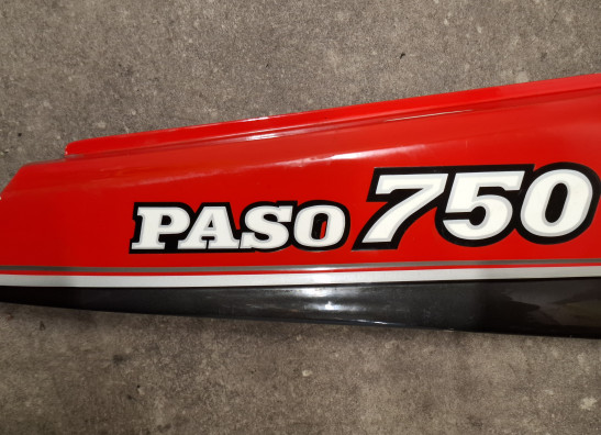 Rechter achterkant Ducati Paso