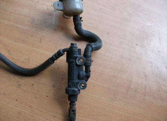 Rempomp achter Yamaha YZF 750