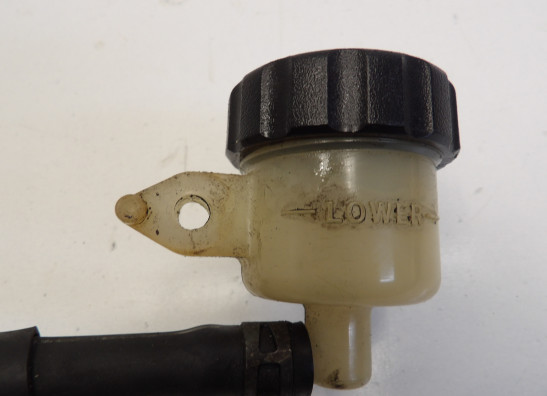 Rempomp achter Yamaha FZR 1000