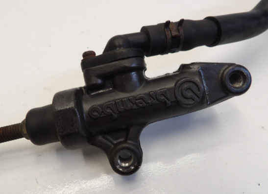 Rempomp achter Yamaha TDM