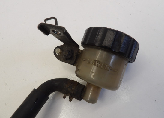 Rempomp achter Yamaha TDM