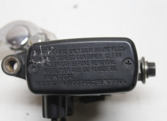 Rempomp achter Honda X-adventure 750