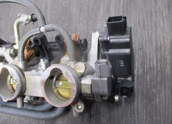 Gasklephuis Suzuki GSR 750