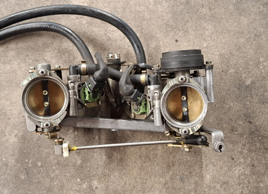 Gasklephuis Ducati 748