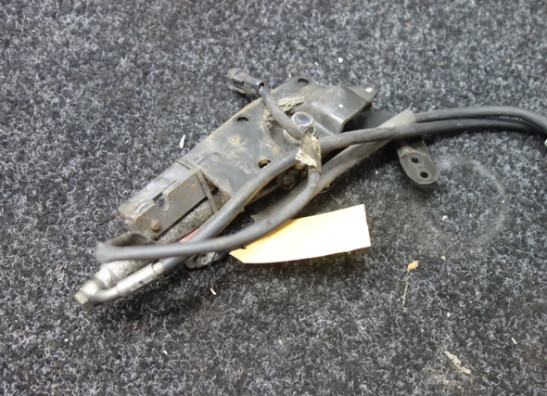 Rempomp achter Piaggio Mp3 400