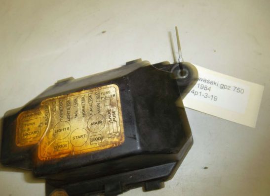 Fuse box Kawasaki GPZ 750