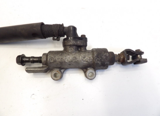 Rempomp achter Honda VFR 800 I