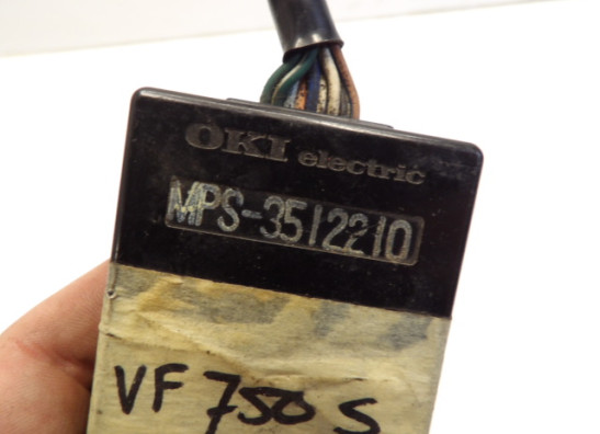 Relais unit Honda VF 700  750 S Sabre