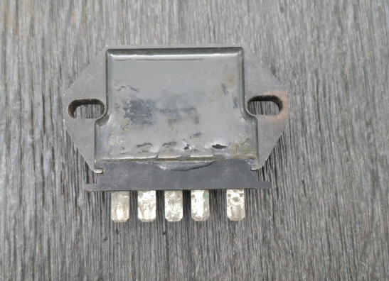 Regulator rectifier  Suzuki GSX 250