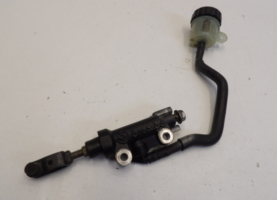 Rempomp achter Yamaha FZ6