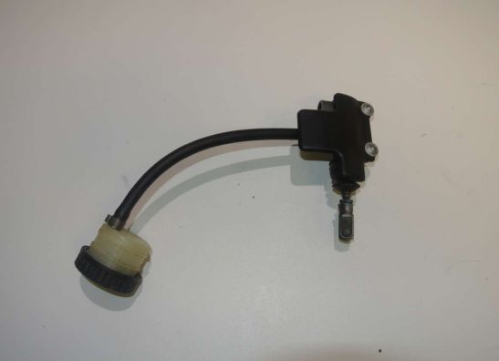 Rempomp achter BMW R 1150 R rockster