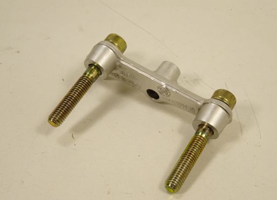 Rempomp achter Aprilia RSV 1000