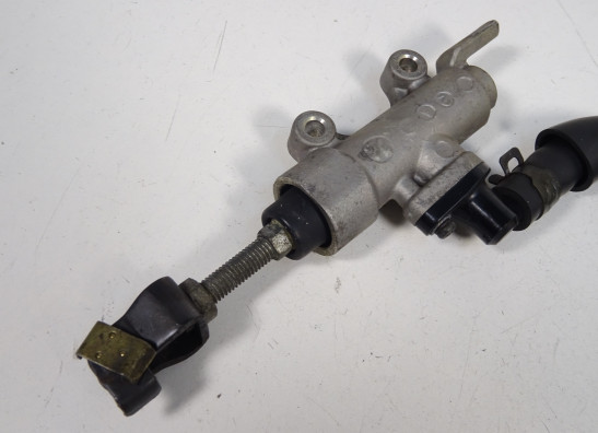 Rempomp achter Honda VFR 800 I