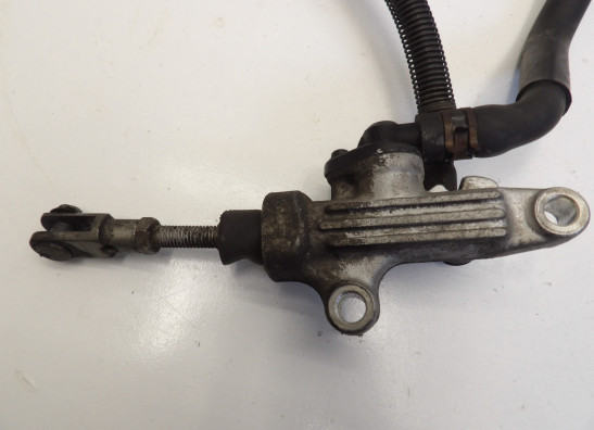 Rempomp achter Yamaha FZR 1000