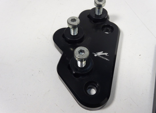 Fussrastentrager Suzuki GSR 750