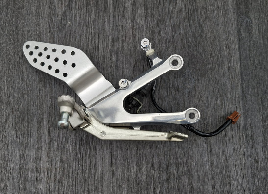 Fussrastetrager vorne rechts Yamaha YZF R1