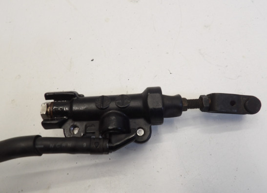 Rempomp achter Yamaha FZ6