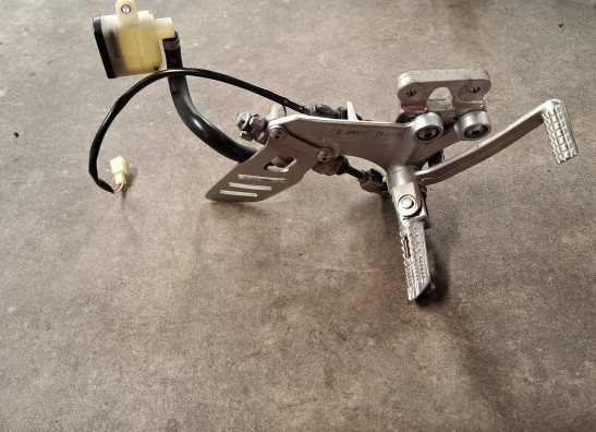 Main step holder right Suzuki GSX R 600