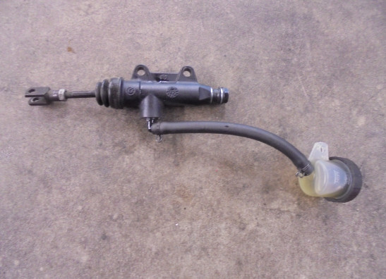 Rempomp achter Aprilia Tuono 660