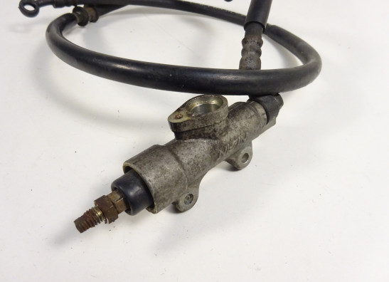 Rempomp achter Honda VFR 800 I