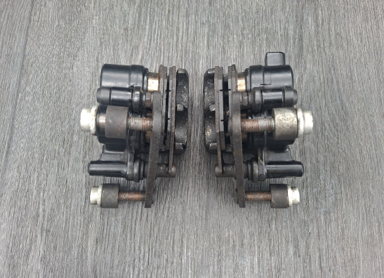 Brake calipers front Triumph Trident 900