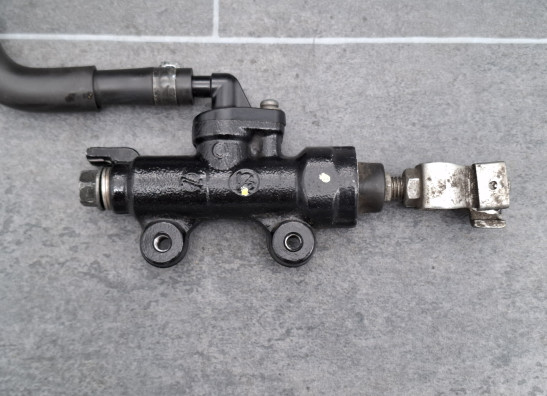 Rempomp achter Honda CB 500 X