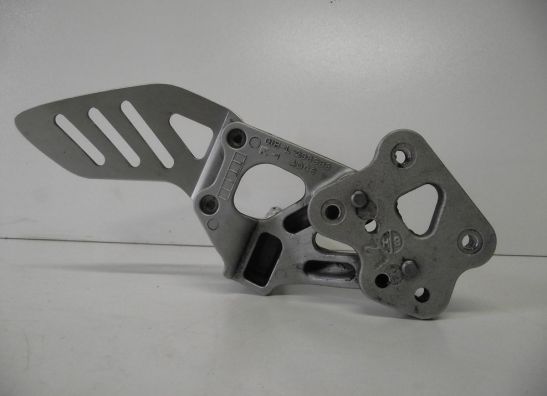 Fussrastetrager vorne links Suzuki GSX R 750