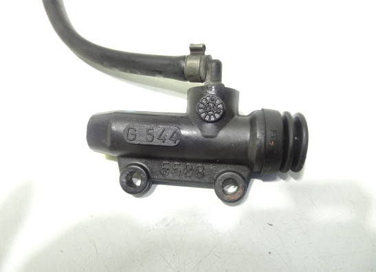 Rempomp achter BMW R 1200 GS