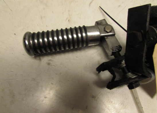 Voetsteun Rechts Suzuki Madura 1200