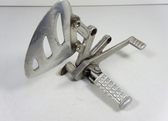 Fussrastetrager vorne rechts Triumph 955 daytona